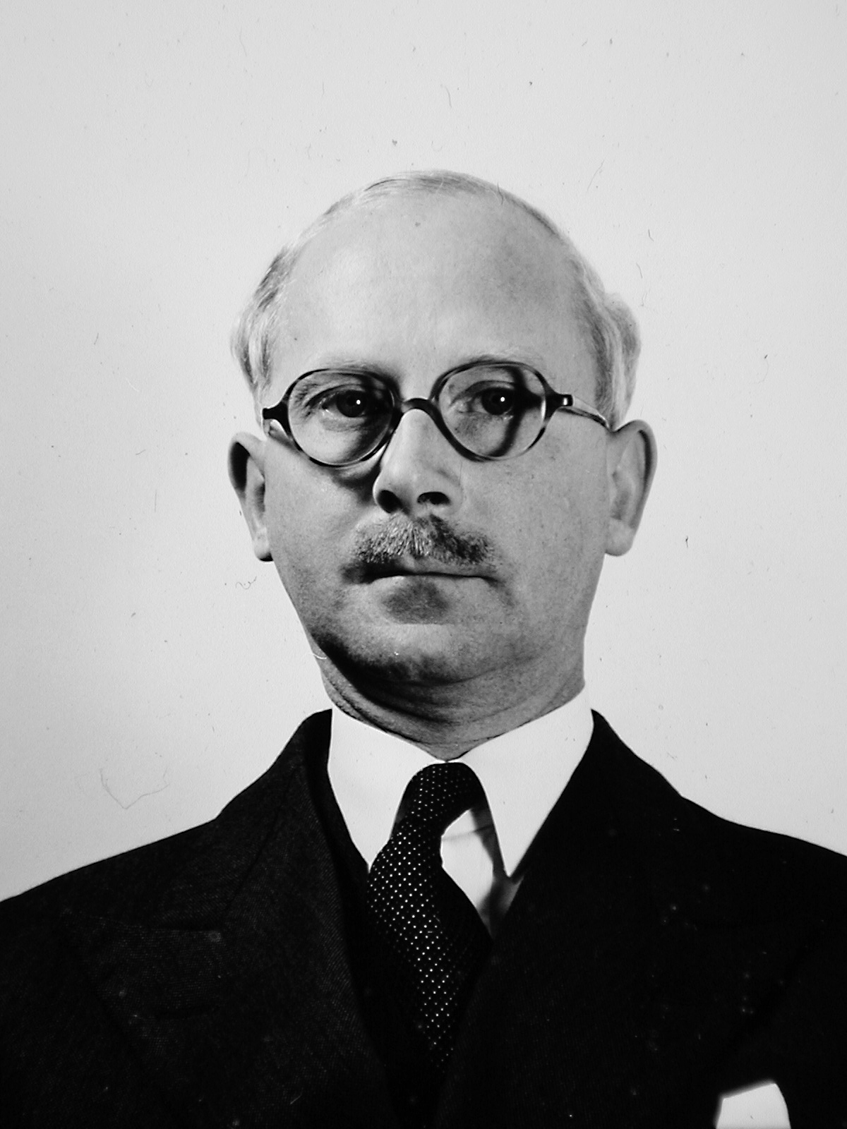 Sir Harold Ridley 1949